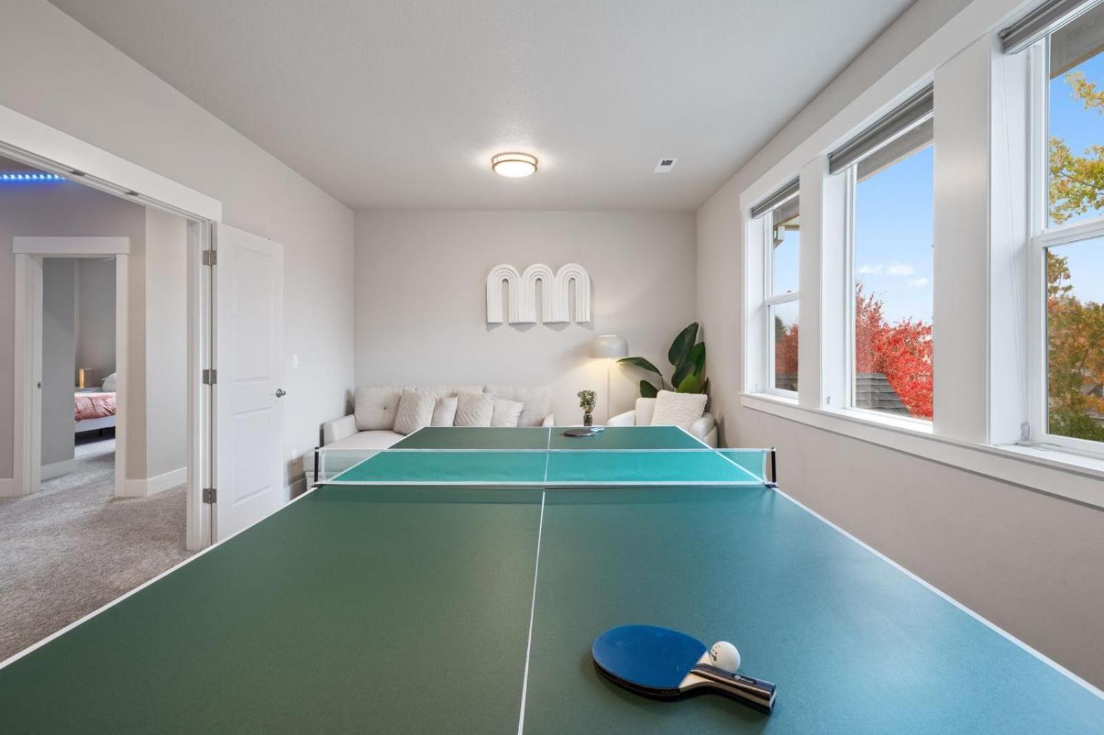 Luxury Home, 5br, 4bt, Near Dt, Game Room, Nature Trails Holiday home