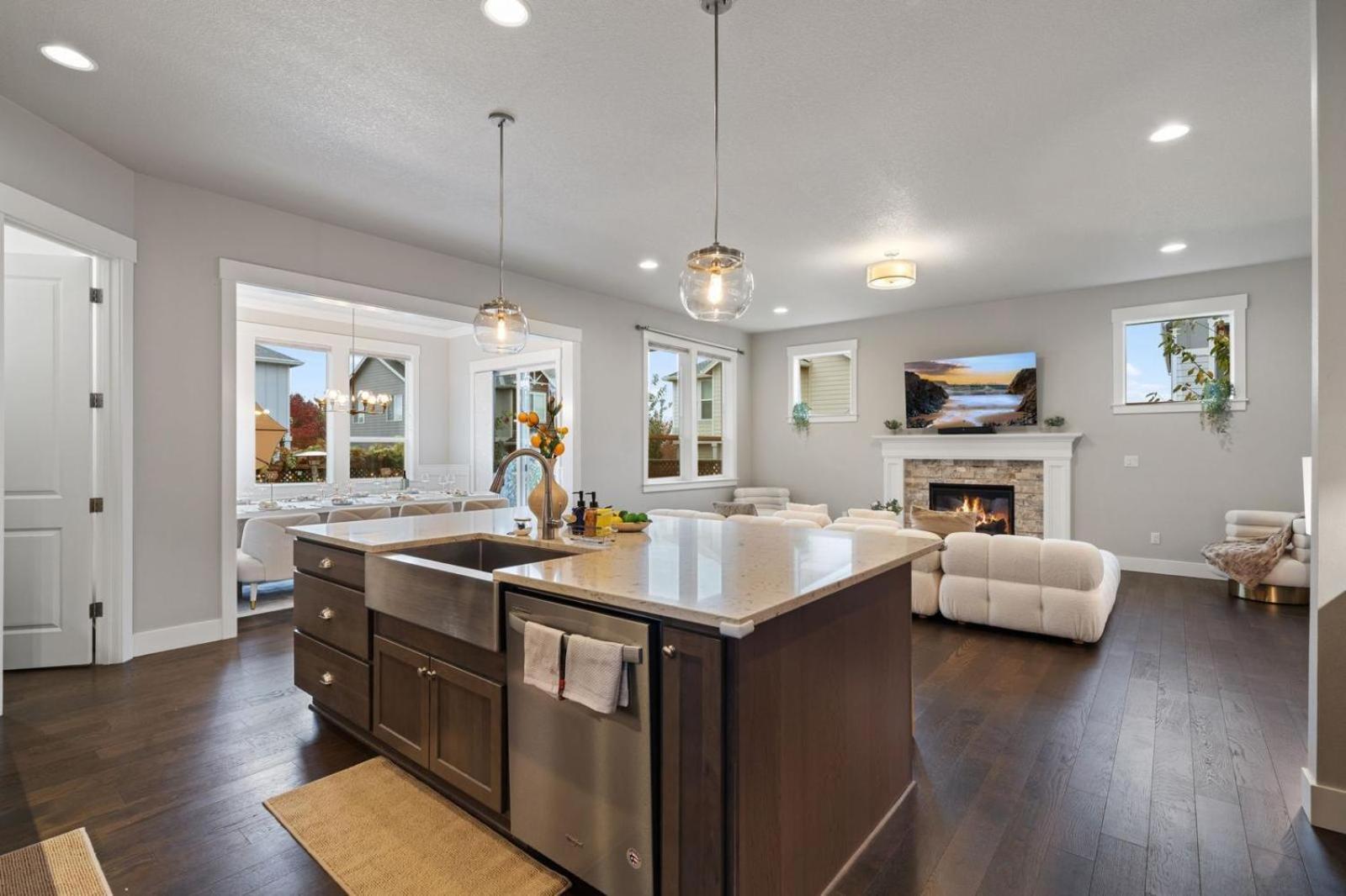 Luxury Home, 5br, 4bt, Near Dt, Game Room, Nature Trails Holiday home