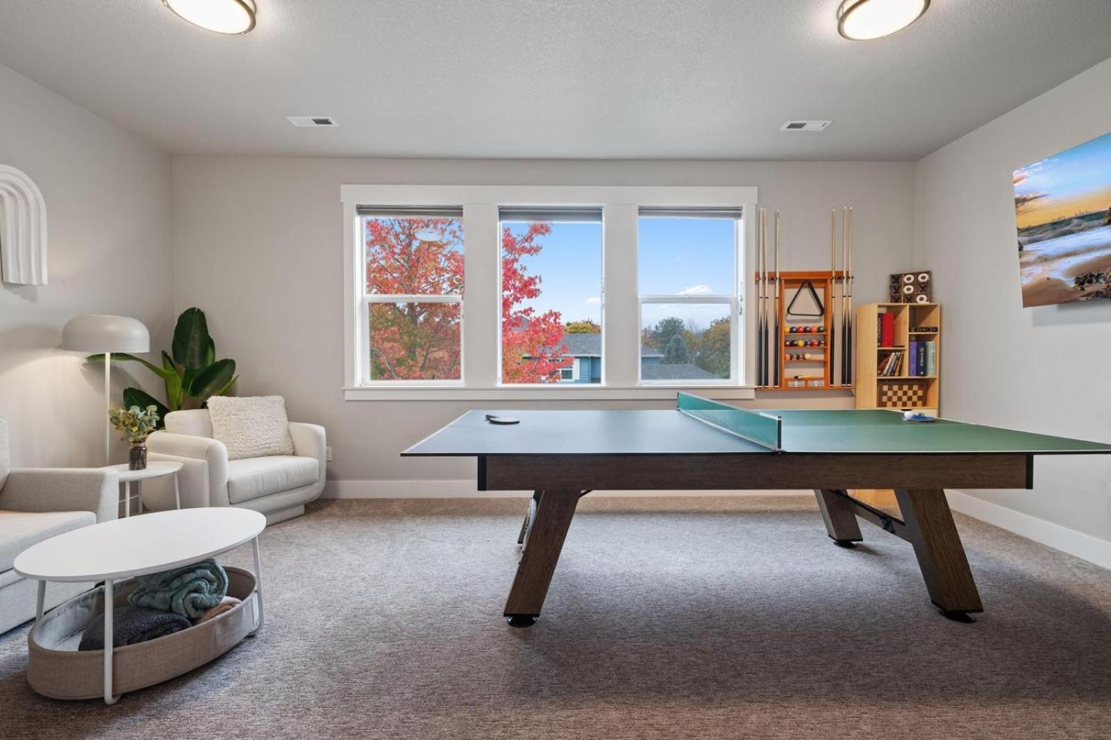 Luxury Home, 5br, 4bt, Near Dt, Game Room, Nature Trails Holiday home Portland